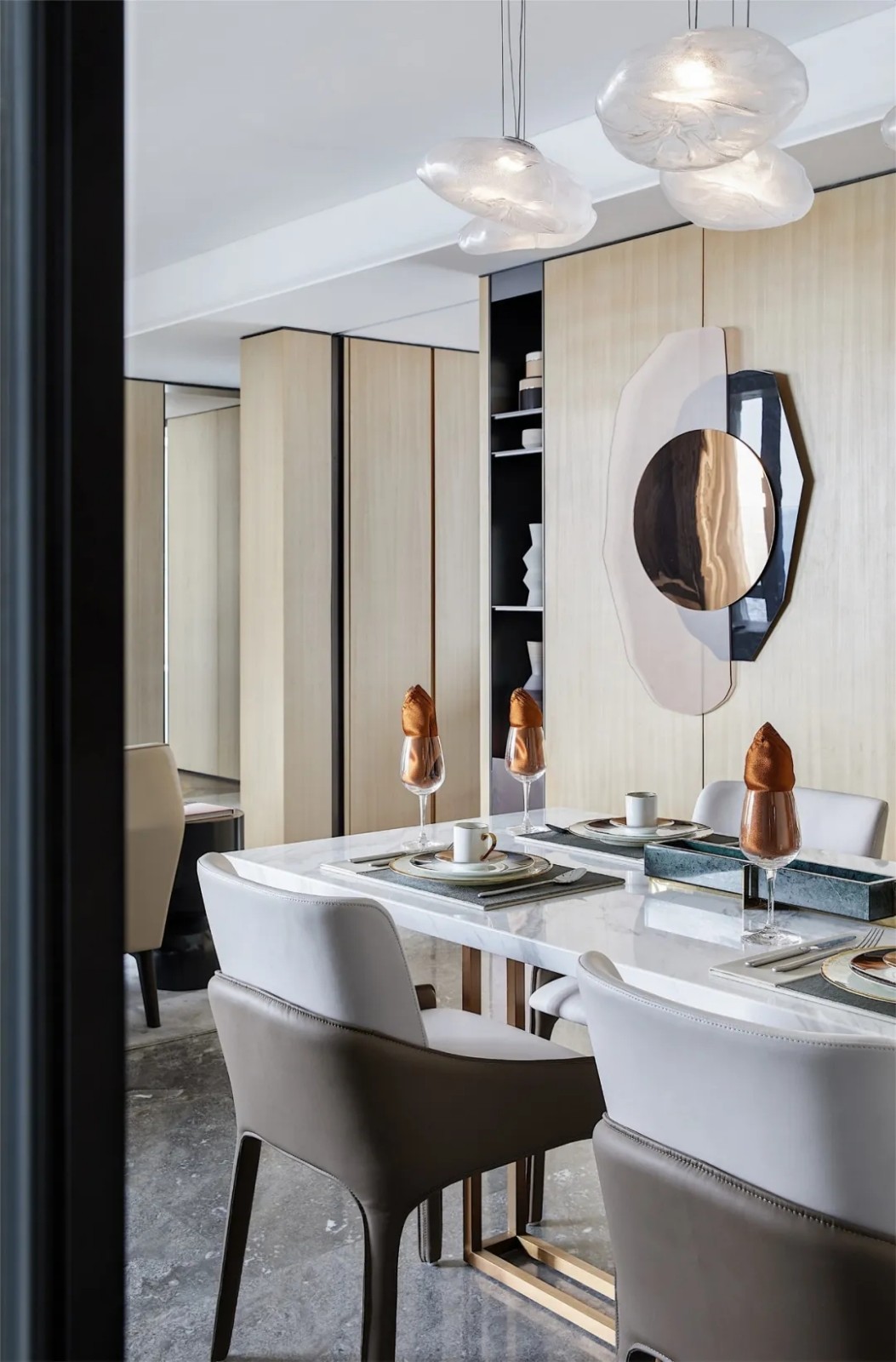 现代轻奢风格室内设计家装案例-餐厅 现代轻奢风格室内设计家装案例-餐厅